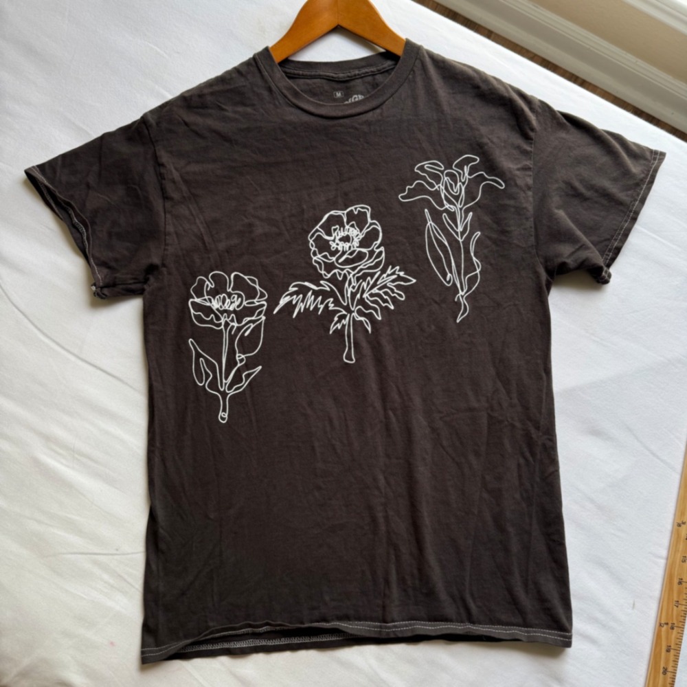 Strange Daze Floral Graphic Art T-Shirt Gray Cotton Unisex Medium Boho Layering